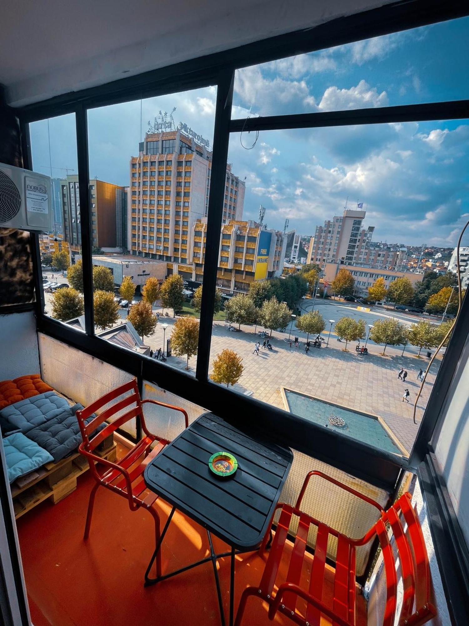 Appartement Prishtina In & Out à Pristina Extérieur photo