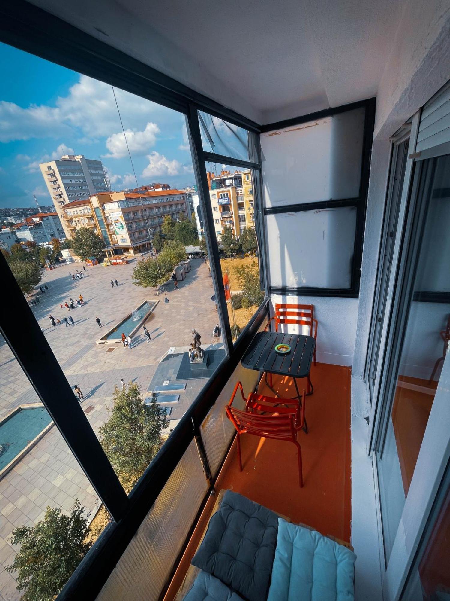 Appartement Prishtina In & Out à Pristina Extérieur photo